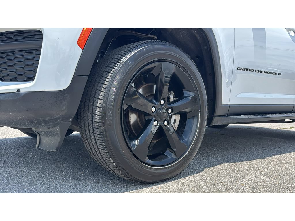 Used 2023 Jeep Grand Cherokee Altitude AWD/4WD image 10
