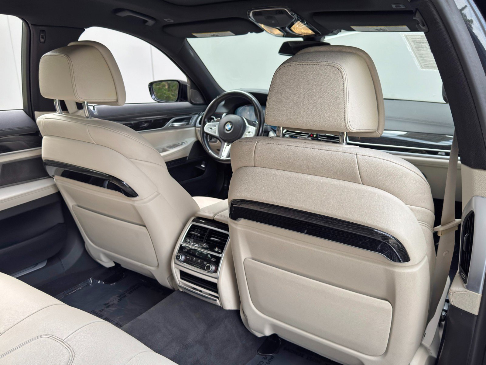 Used 2021 BMW 740i w/ M Sport Package RWD image 41