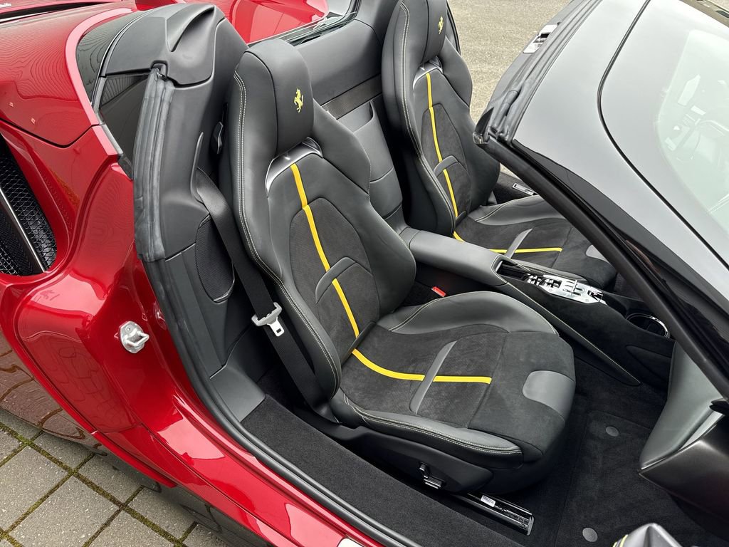 Used 2024 Ferrari SF90 Spider image 23