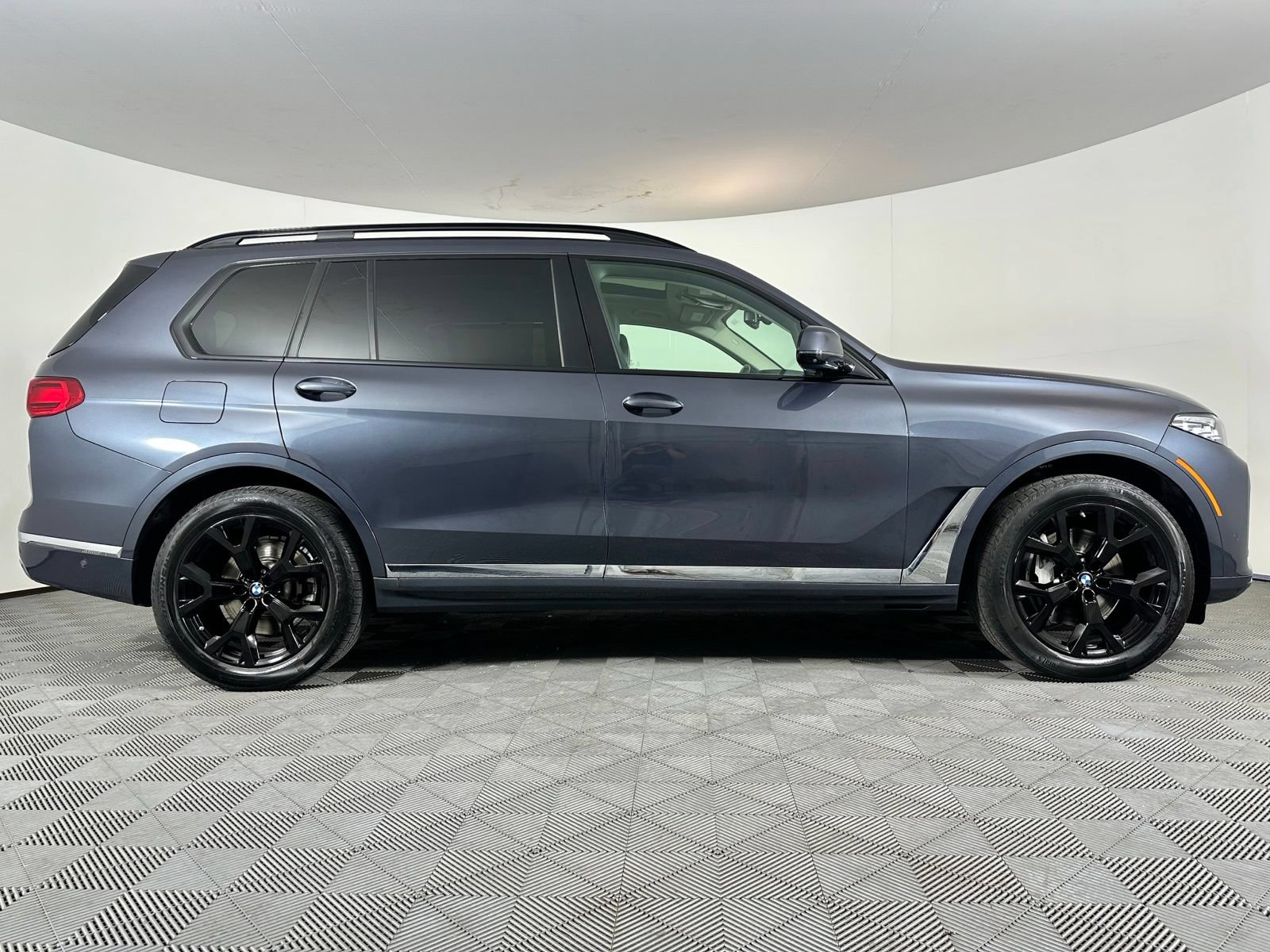 Used 2021 BMW X7 xDrive40i w/ Premium Package AWD/4WD image 33