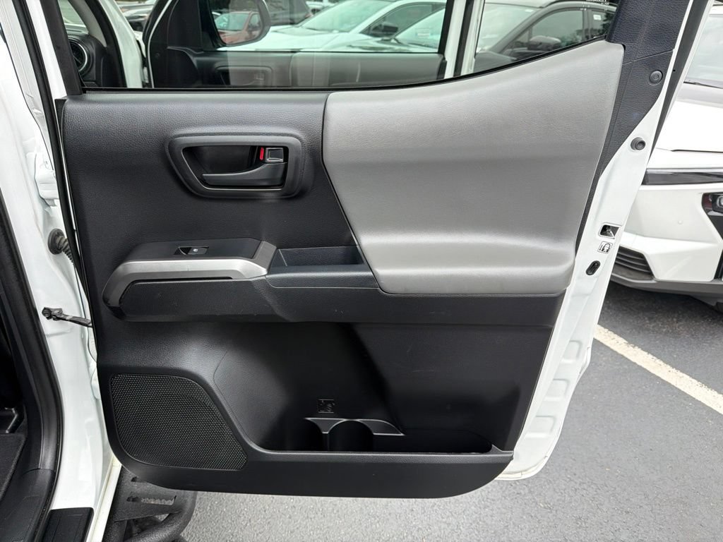 Used 2019 Toyota Tacoma SR5 AWD/4WD image 12