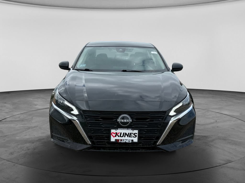Used 2024 Nissan Altima 2.5 SV FWD image 3