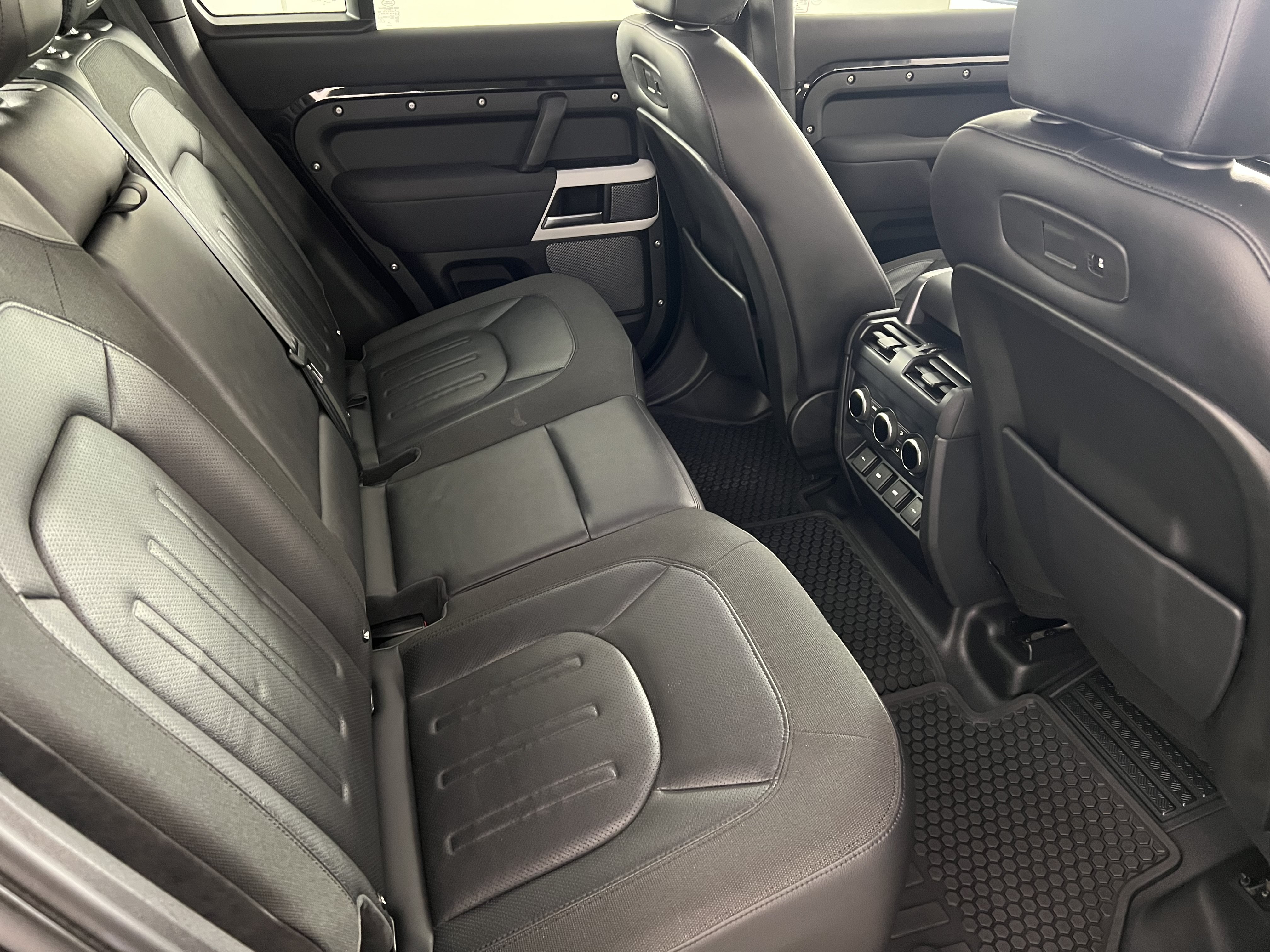 Used 2020 Land Rover Defender 110 SE AWD/4WD image 23