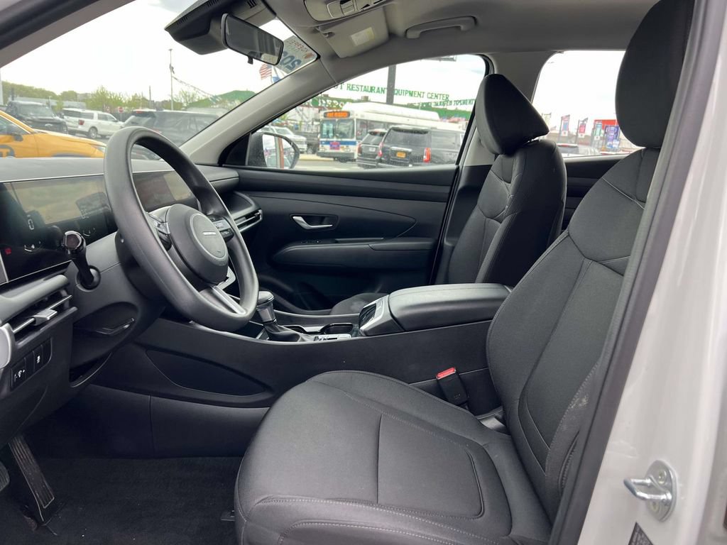 Used 2025 Hyundai Tucson SE AWD/4WD image 17