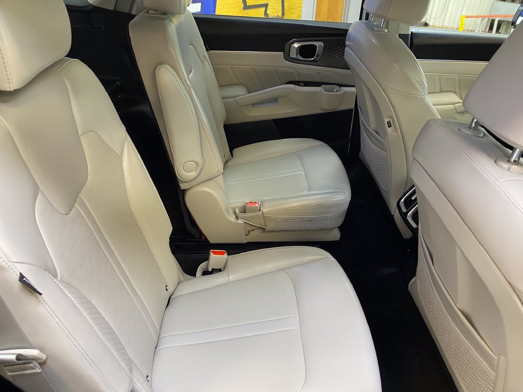 Used 2025 Kia Sorento SX FWD image 28