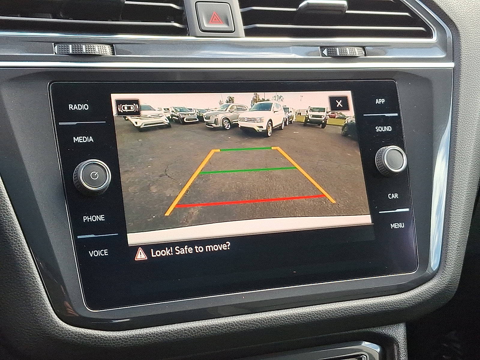 Certified 2021 Volkswagen Tiguan SE w/ Panoramic Sunroof Package image 20