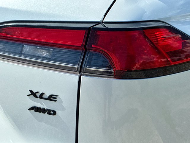 Used 2022 Toyota Corolla Cross XLE w/ Convenience Package AWD/4WD image 14