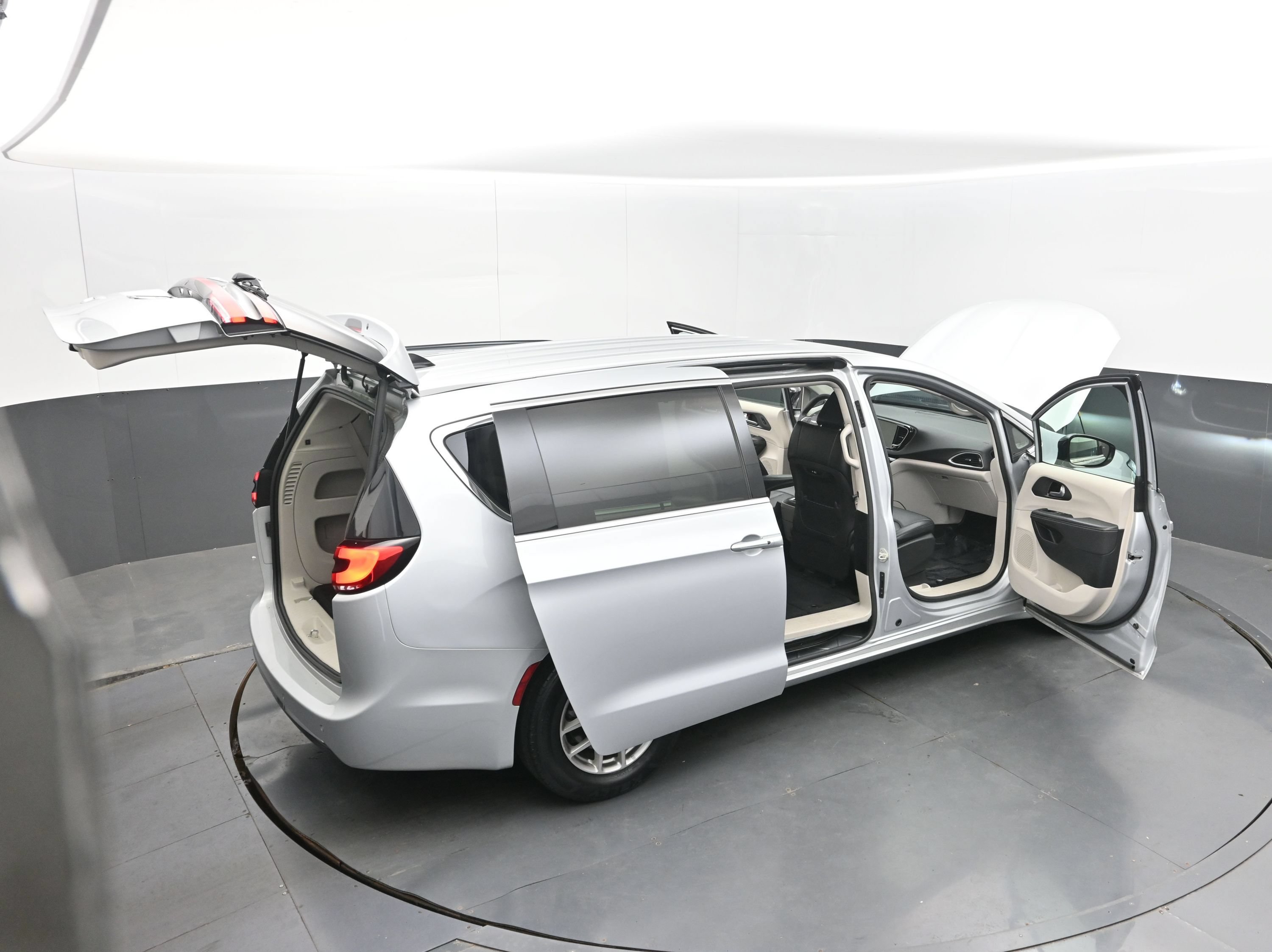 Used 2024 Chrysler Pacifica Touring-L FWD image 42