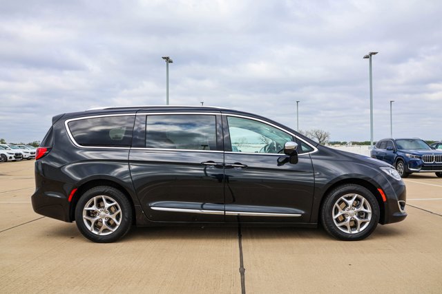 Used 2018 Chrysler Pacifica Limited image 4