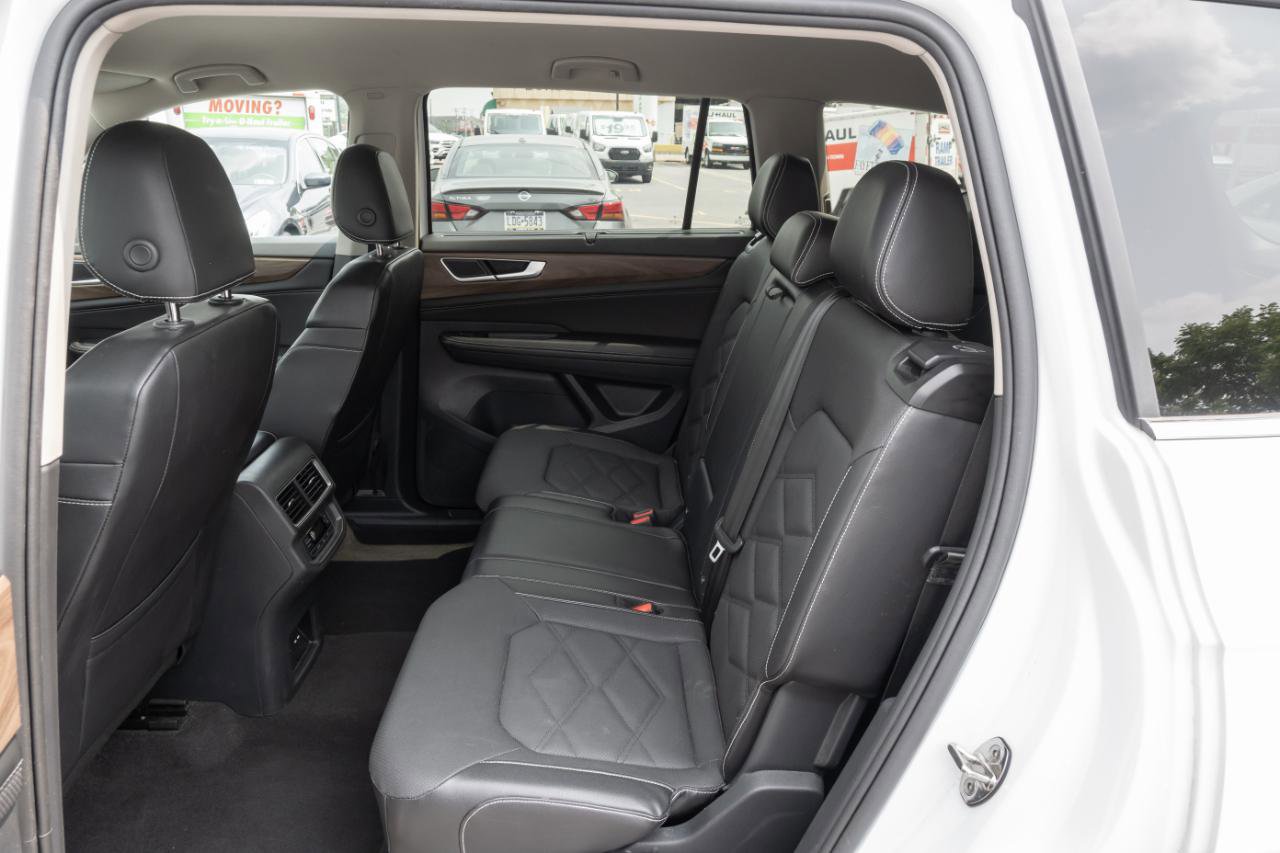 Used 2024 Volkswagen Atlas SE image 17