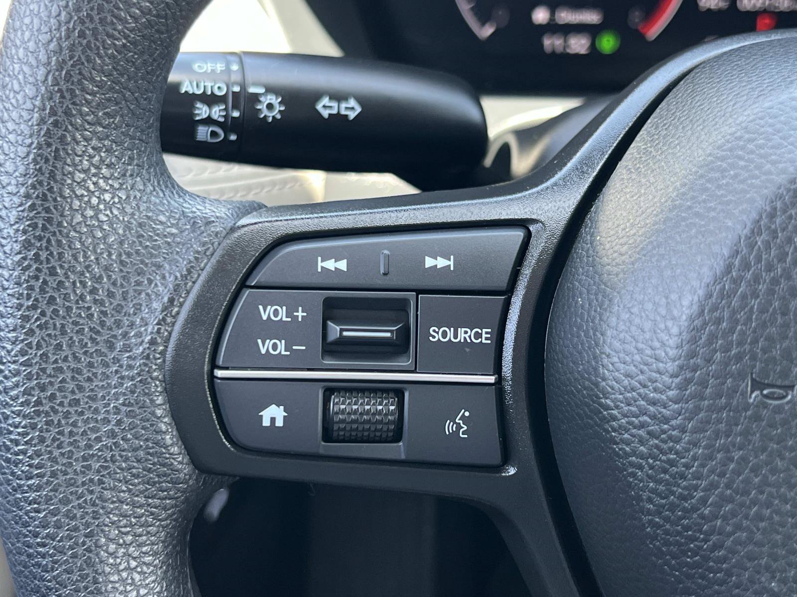 Certified 2025 Honda HR-V LX image 9