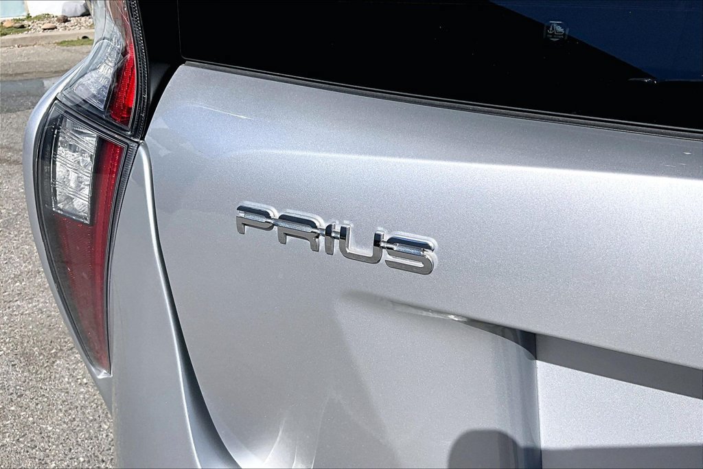 Used 2016 Toyota Prius Four w/ Advanced Technology Package FWD image 24