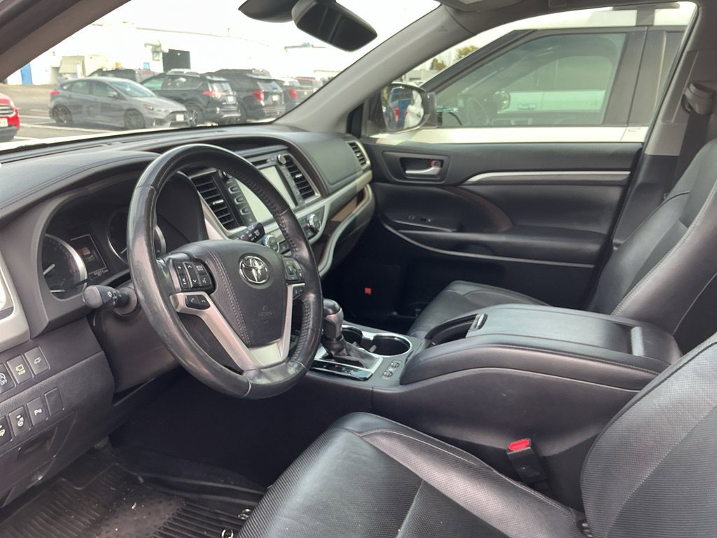 Used 2019 Toyota Highlander Limited Platinum AWD/4WD image 14