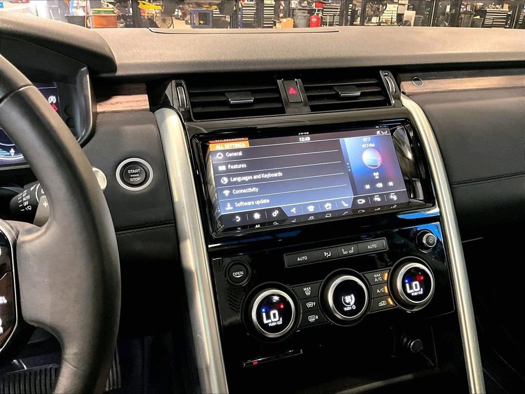 Used 2020 Land Rover Discovery HSE AWD/4WD image 19
