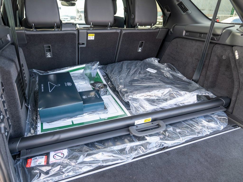 New 2025 Land Rover Discovery Dynamic SE image 24