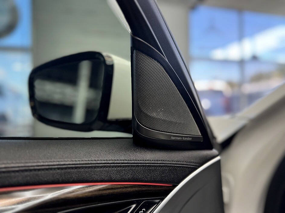 Used 2018 BMW 530e RWD image 4