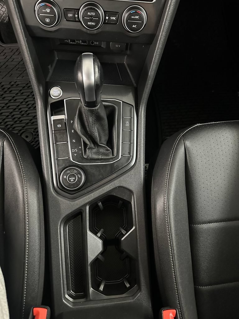 Used 2020 Volkswagen Tiguan SE w/ 3rd Row Seat Package AWD/4WD image 17