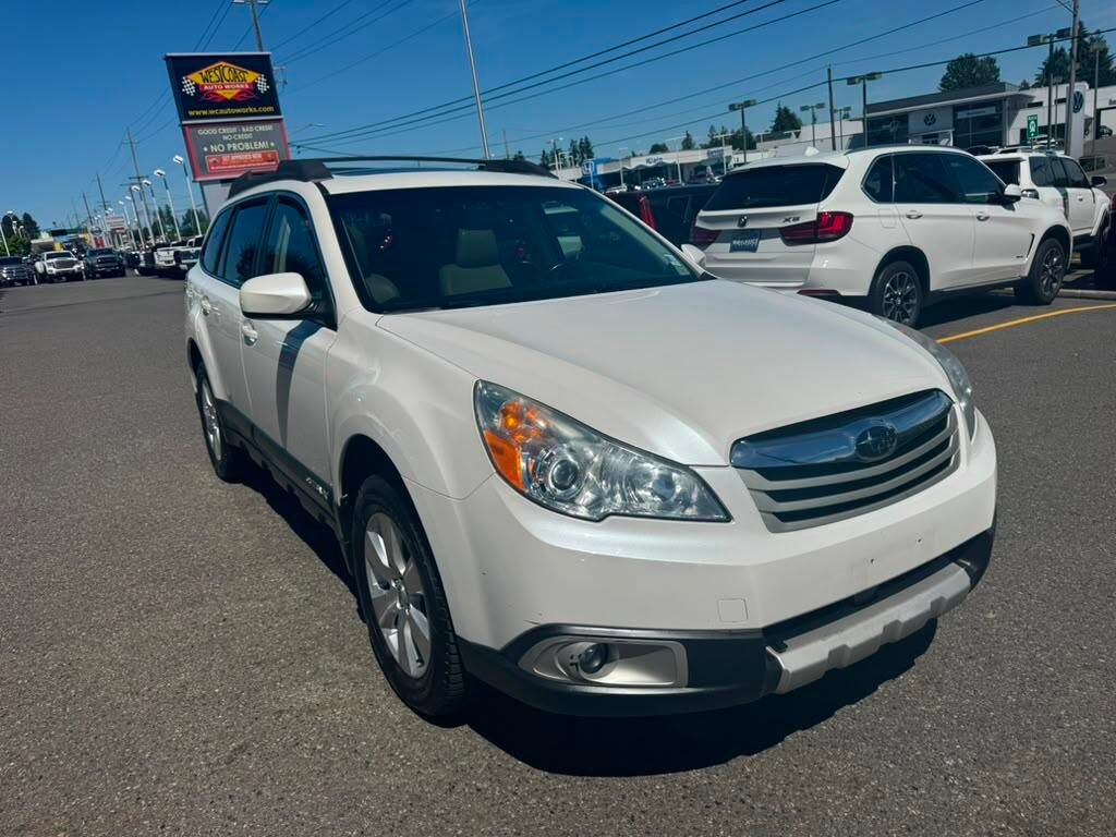 Used 2012 Subaru Outback 3.6R Limited w/ Moonroof Pkg AWD/4WD image 4