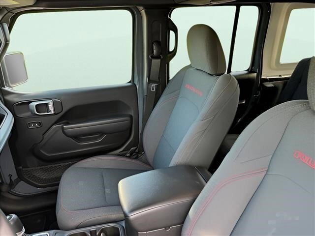 Used 2025 Jeep Wrangler Unlimited Rubicon AWD/4WD image 13