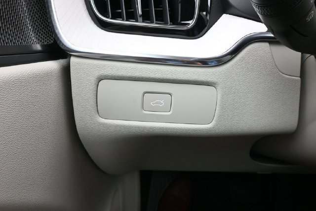 New 2027 Volvo XC60 B5 Ultra AWD/4WD image 28