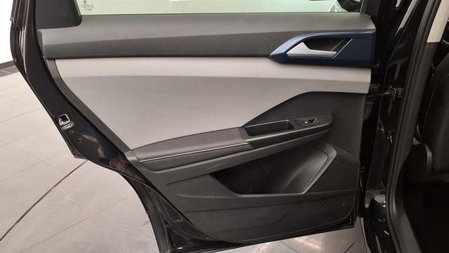 Used 2024 Volkswagen Taos SE image 16