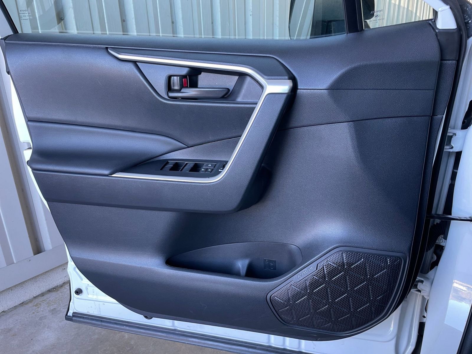 Used 2025 Toyota RAV4 LE image 20