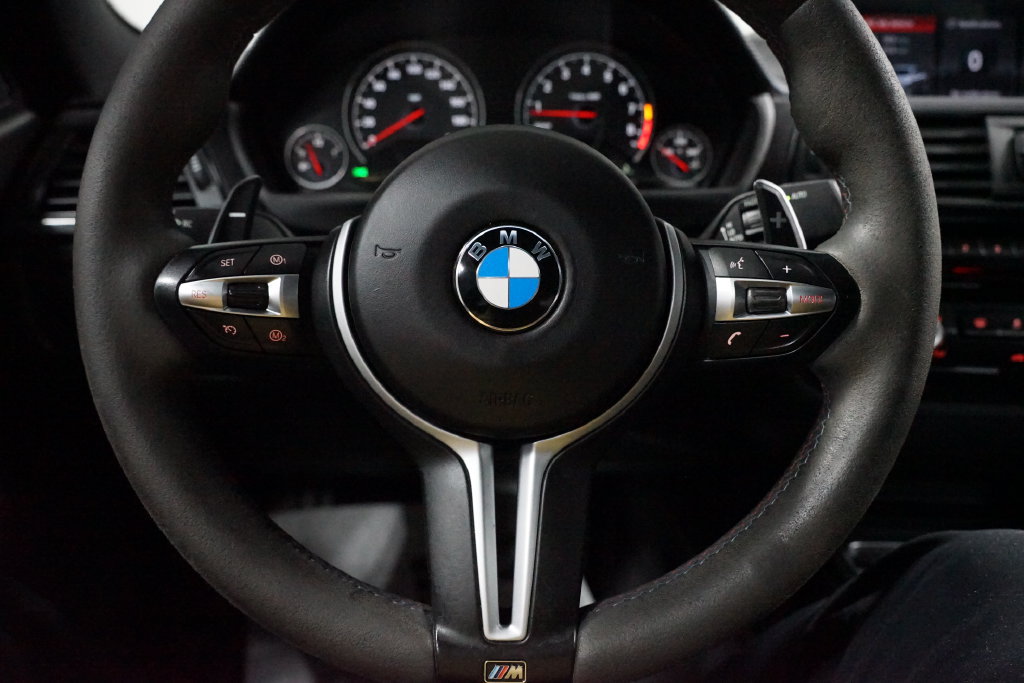 Used 2020 BMW M4 CS w/ Executive Package RWD image 13