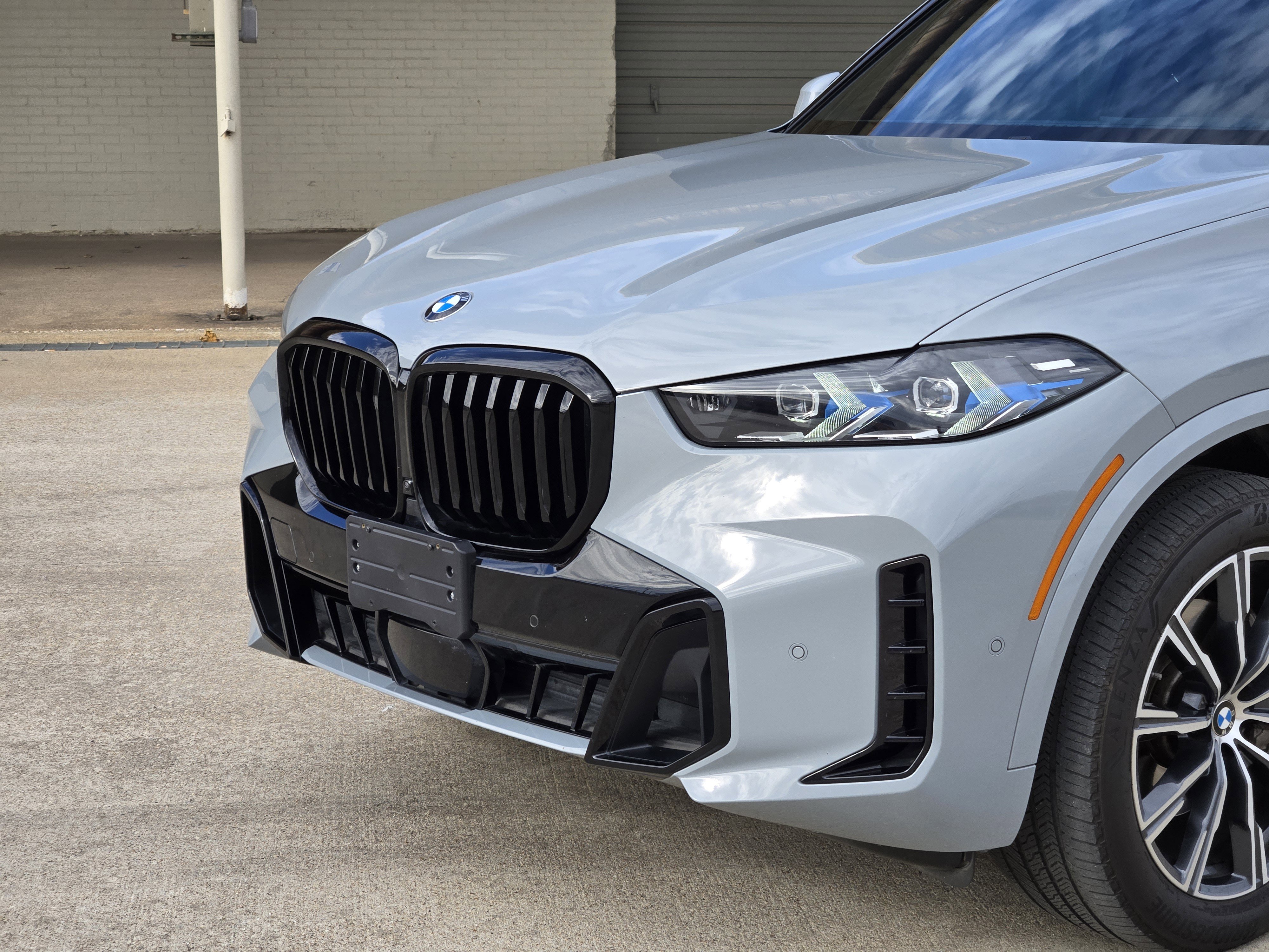 Used 2024 BMW X5 xDrive40i w/ M Sport Package image 12