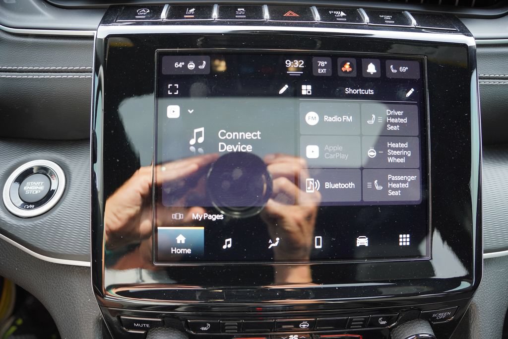 Used 2024 Jeep Grand Cherokee L Altitude AWD/4WD image 6