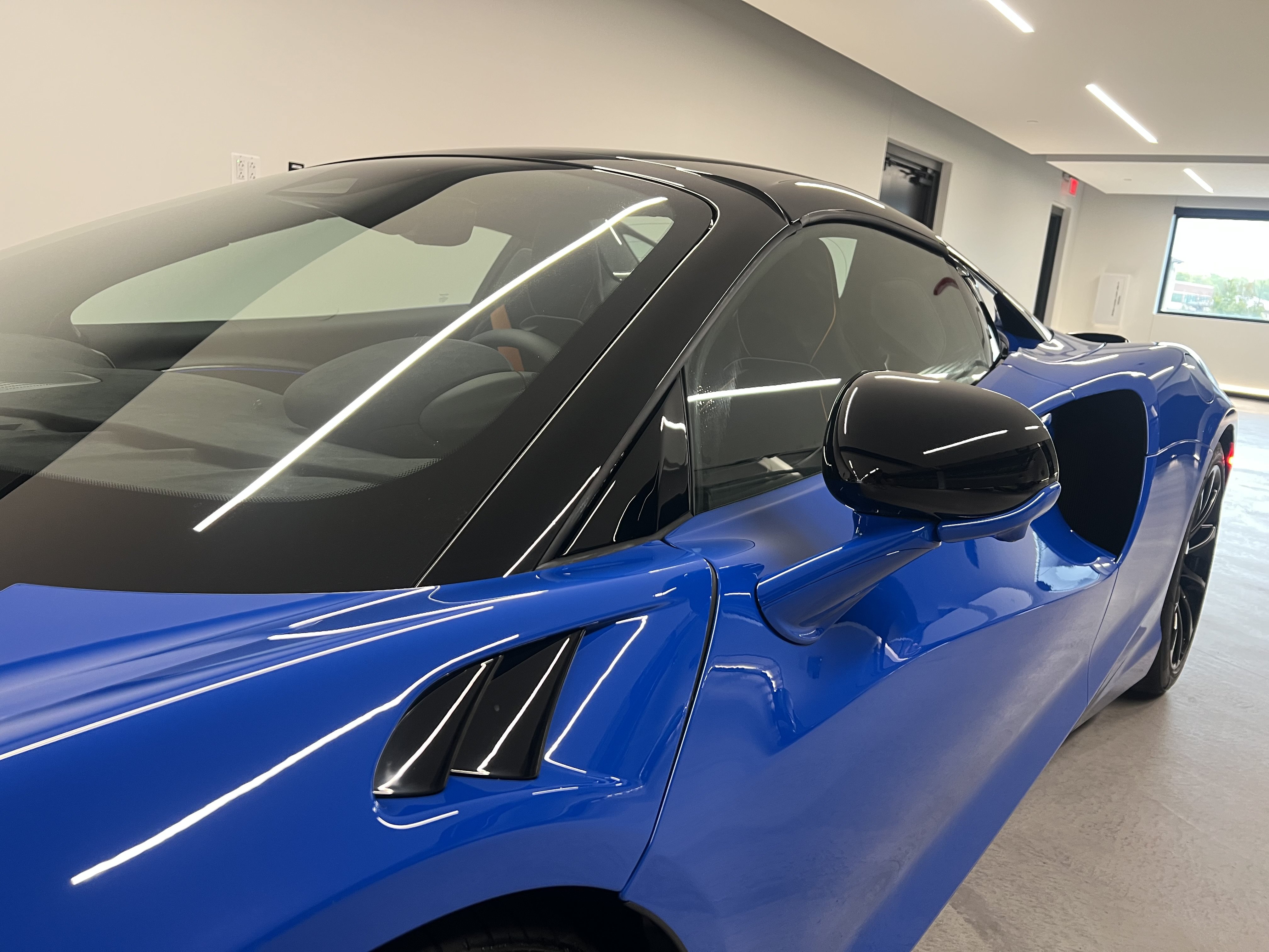 Used 2027 McLaren Artura Spider RWD image 37