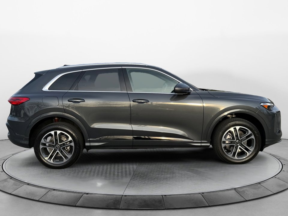 Certified 2025 Audi Q5 Premium w/ Convenience Package image 8