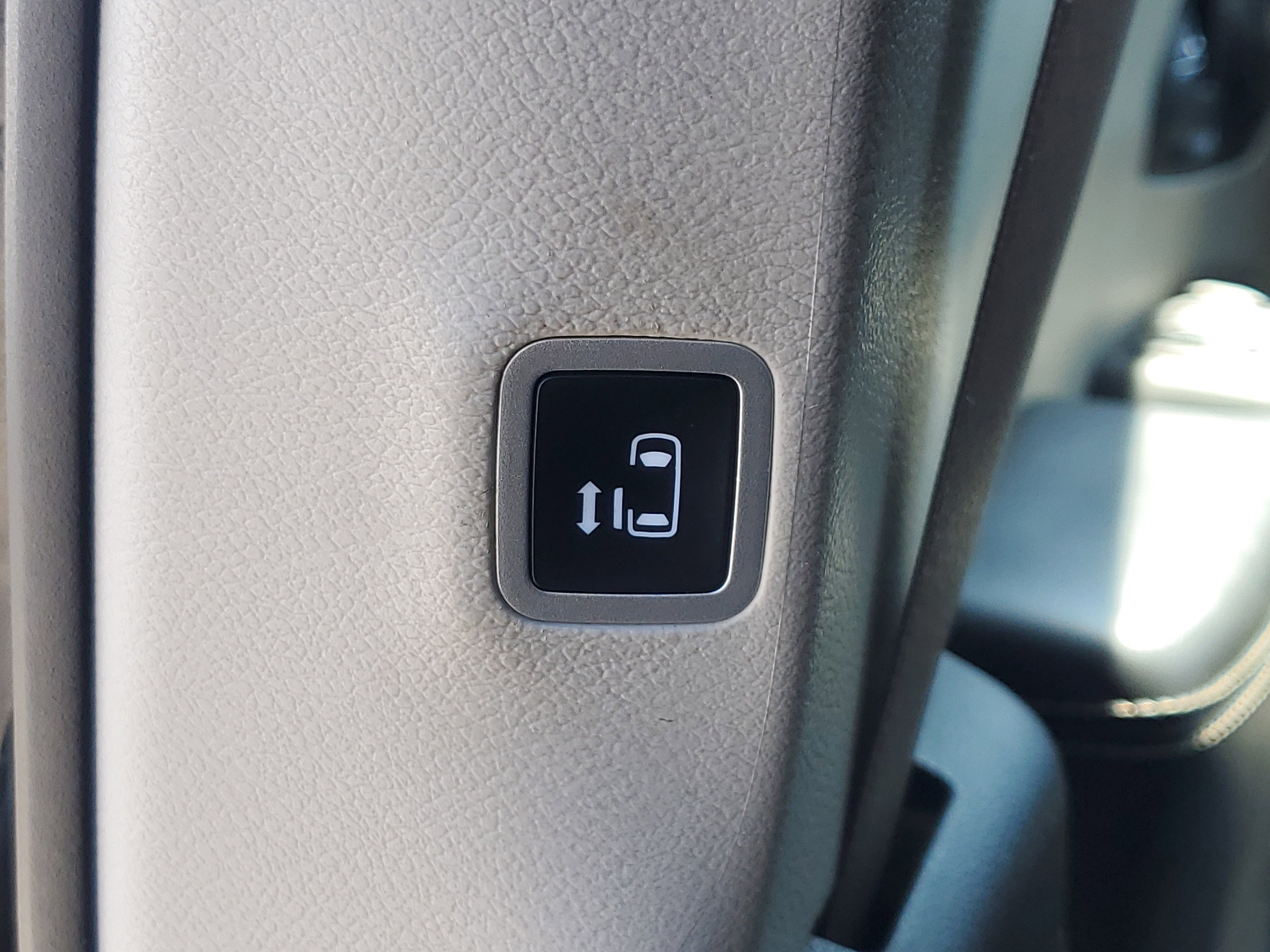 Used 2023 Chrysler Pacifica Touring-L FWD image 14