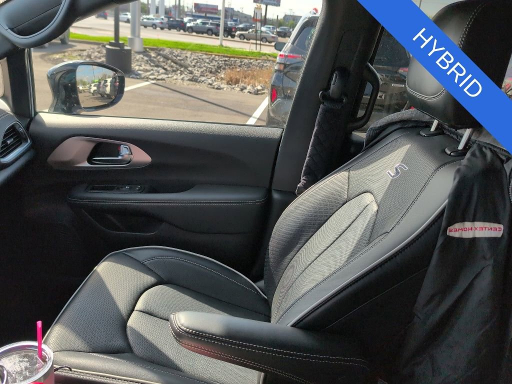 Used 2024 Chrysler Pacifica Premium FWD image 10