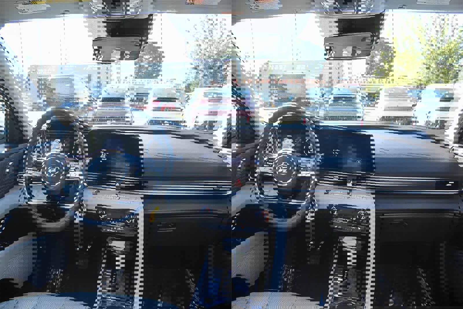 Certified 2025 Hyundai Elantra Limited image 17