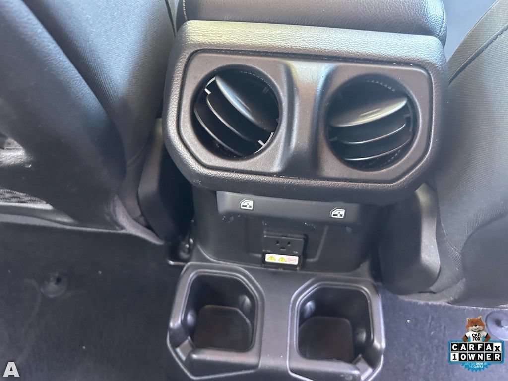 Used 2022 Jeep Wrangler Unlimited Rubicon AWD/4WD image 16