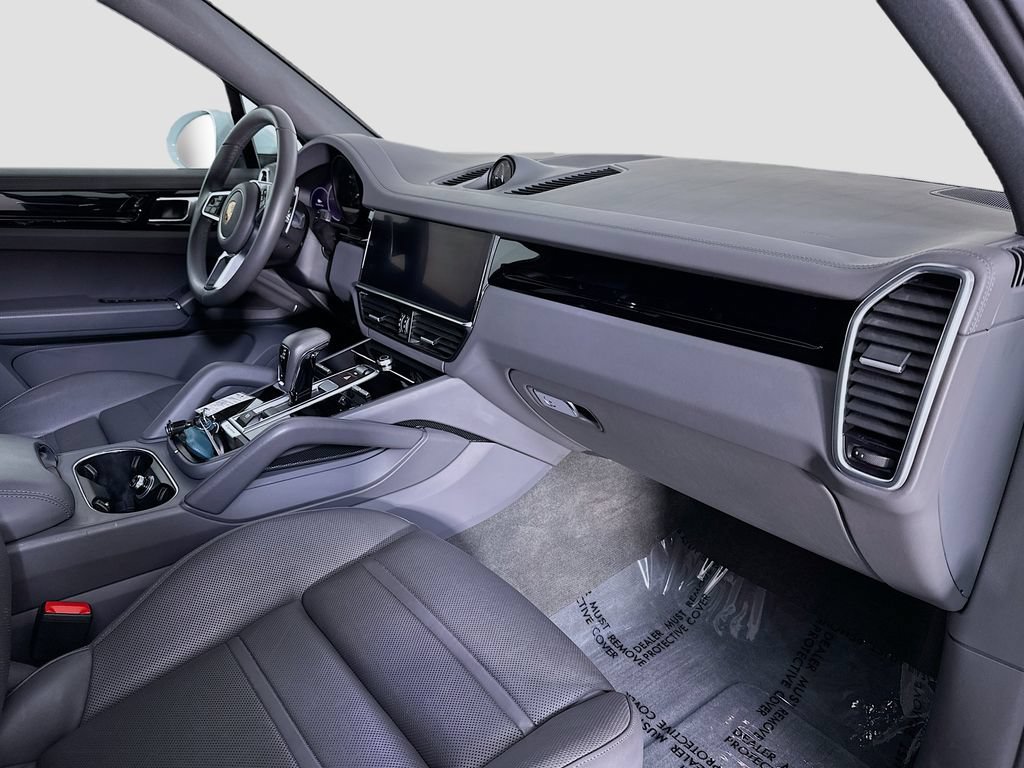 Certified 2022 Porsche Cayenne AWD/4WD image 31