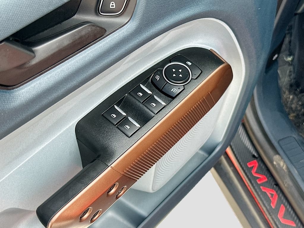 Used 2023 Ford Maverick Lariat w/ Lariat Luxury Package FWD image 18