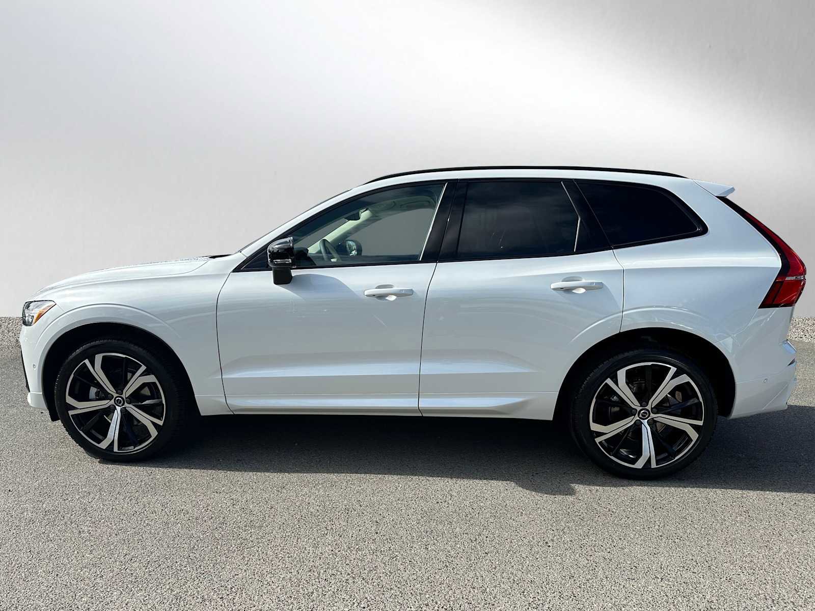 New 2025 Volvo XC60 B5 Ultra w/ Protection Package Premier image 4