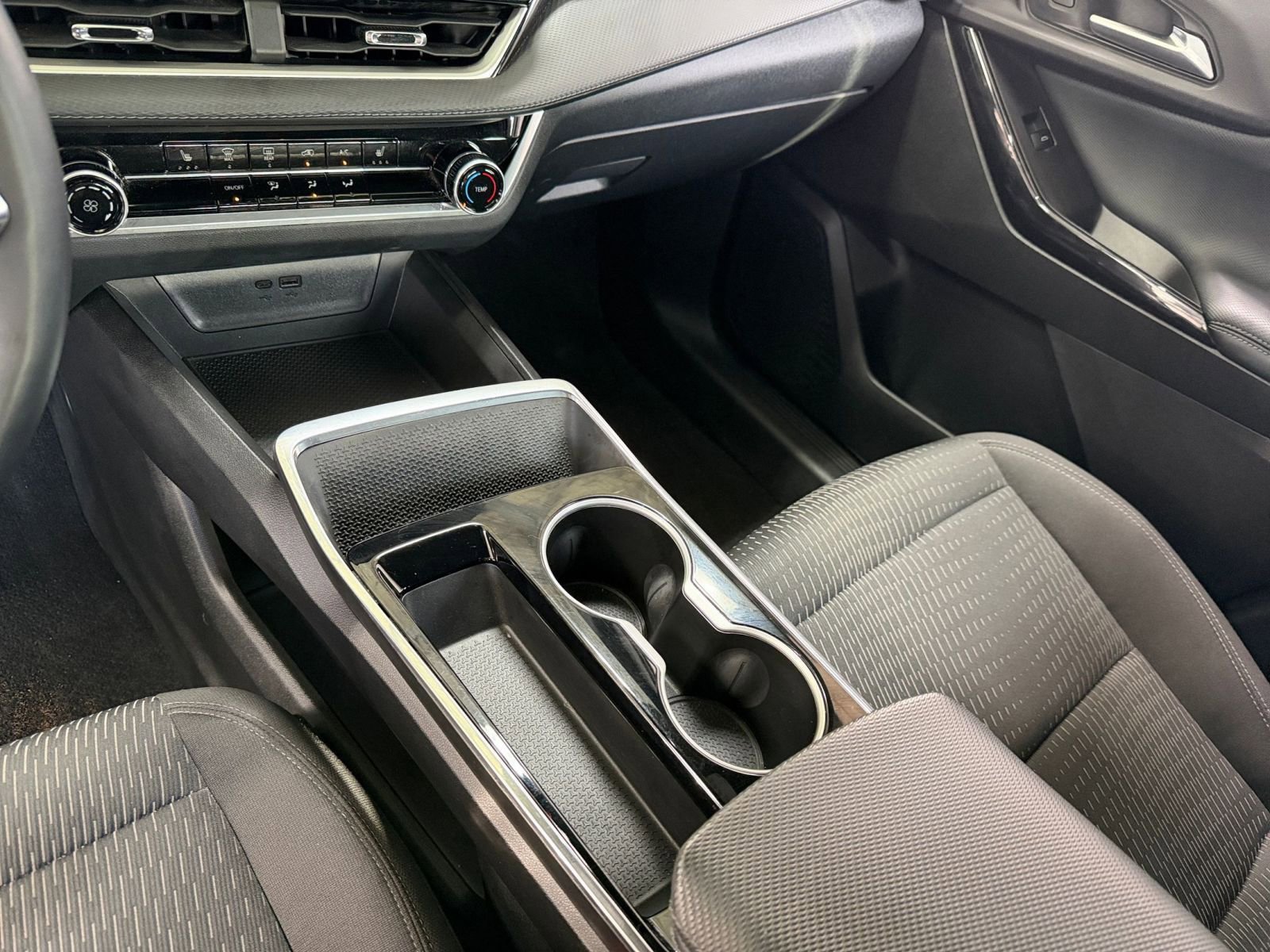 Used 2025 Chevrolet Equinox LT image 40