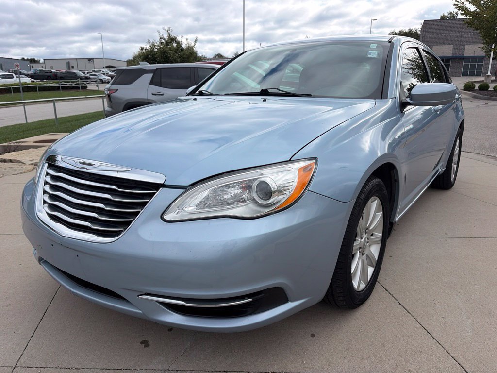 Used 2014 Chrysler 200 Touring FWD image 4