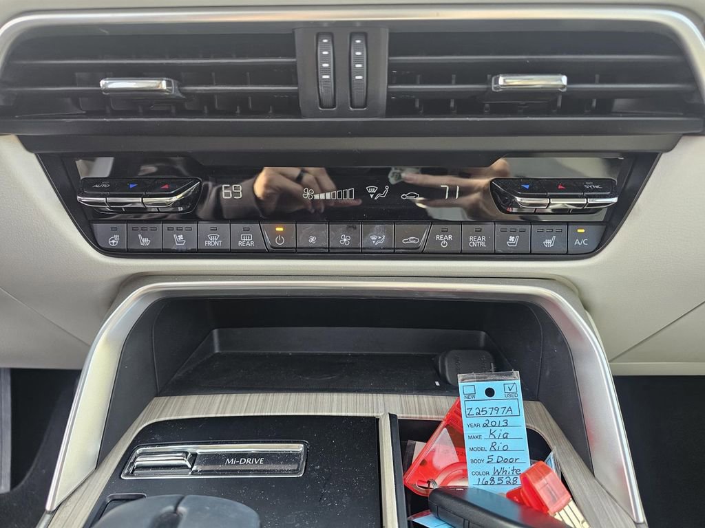 Used 2024 MAZDA CX-90 Plug-In Hybrid w/ Premium Plus image 20