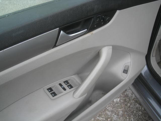 Used 2015 Volkswagen Passat 1.8T S image 13