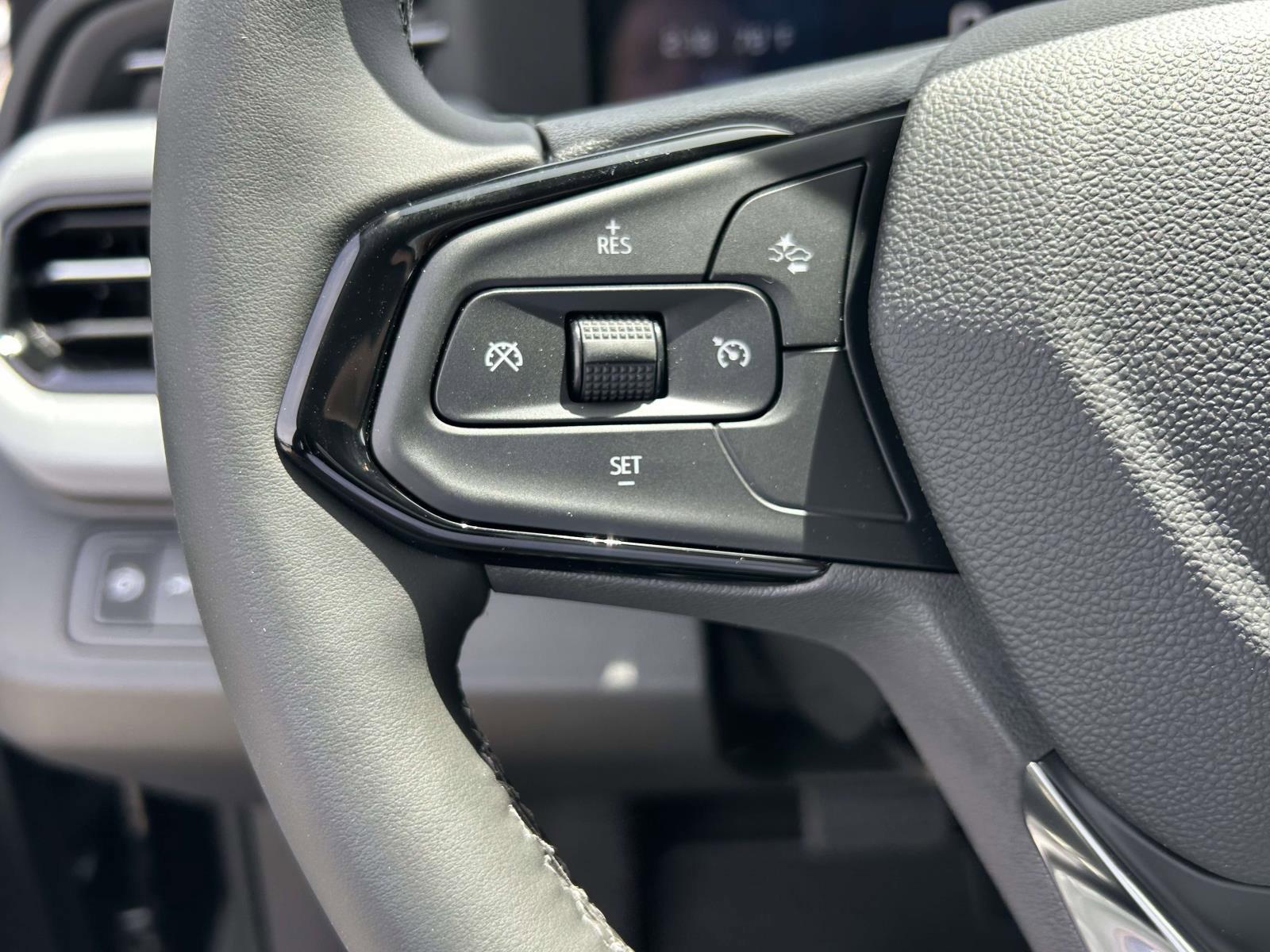 New 2027 Chevrolet Bolt LT w/ Comfort Package FWD image 21