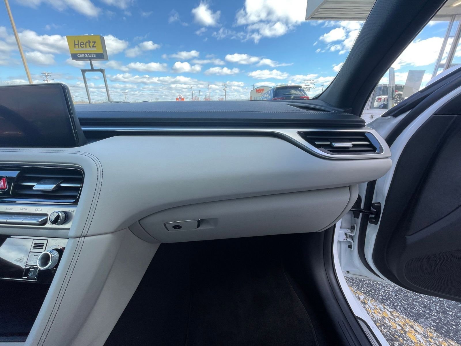 Used 2025 Genesis G70 2.5T image 37