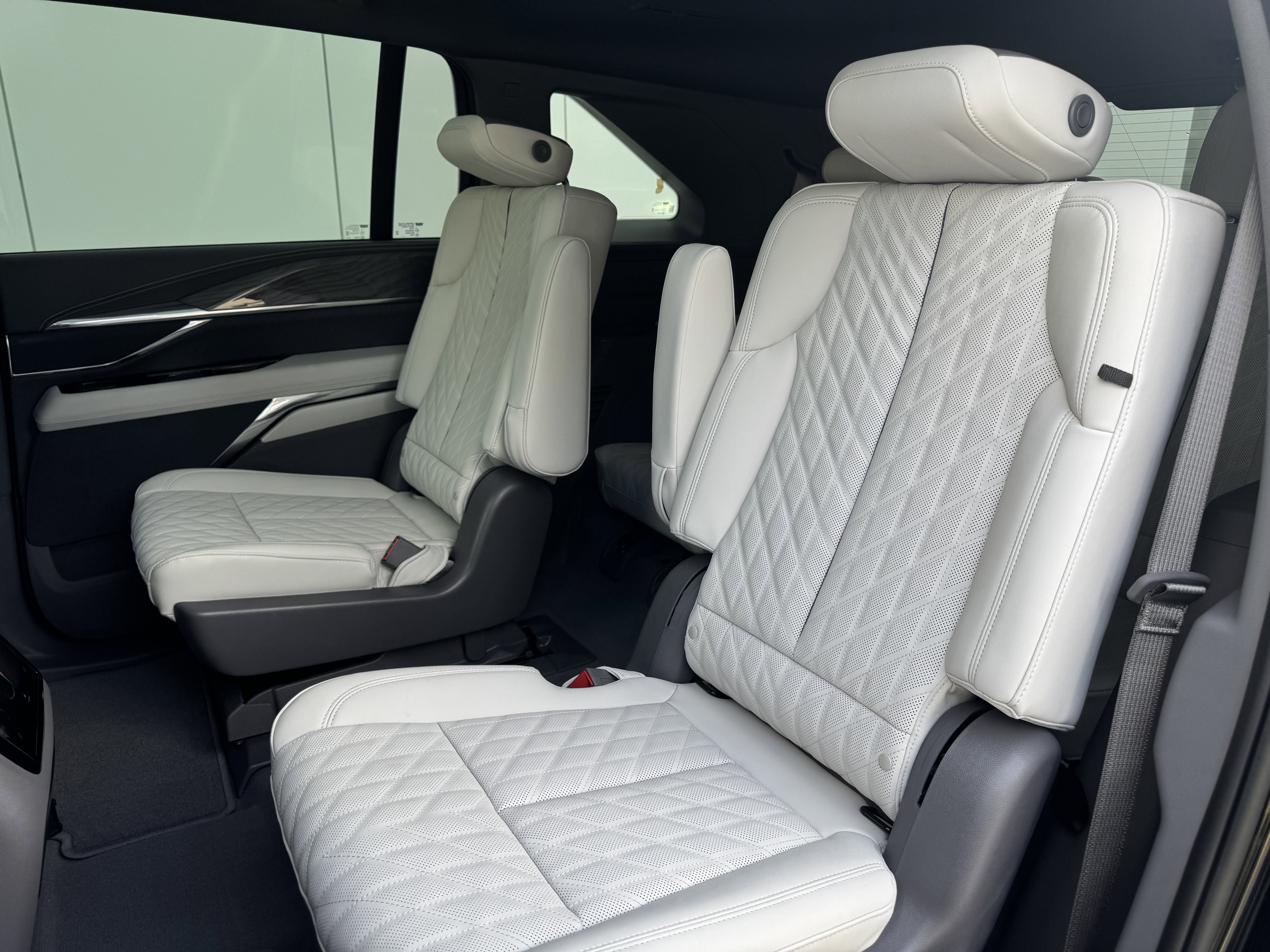 New 2025 Cadillac Escalade IQ Sport 1 w/ LPO, ONYX Package image 11