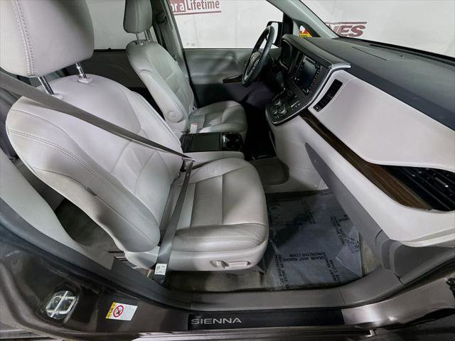Certified 2019 Toyota Sienna XLE w/ Carpet Mat Package FWD image 30