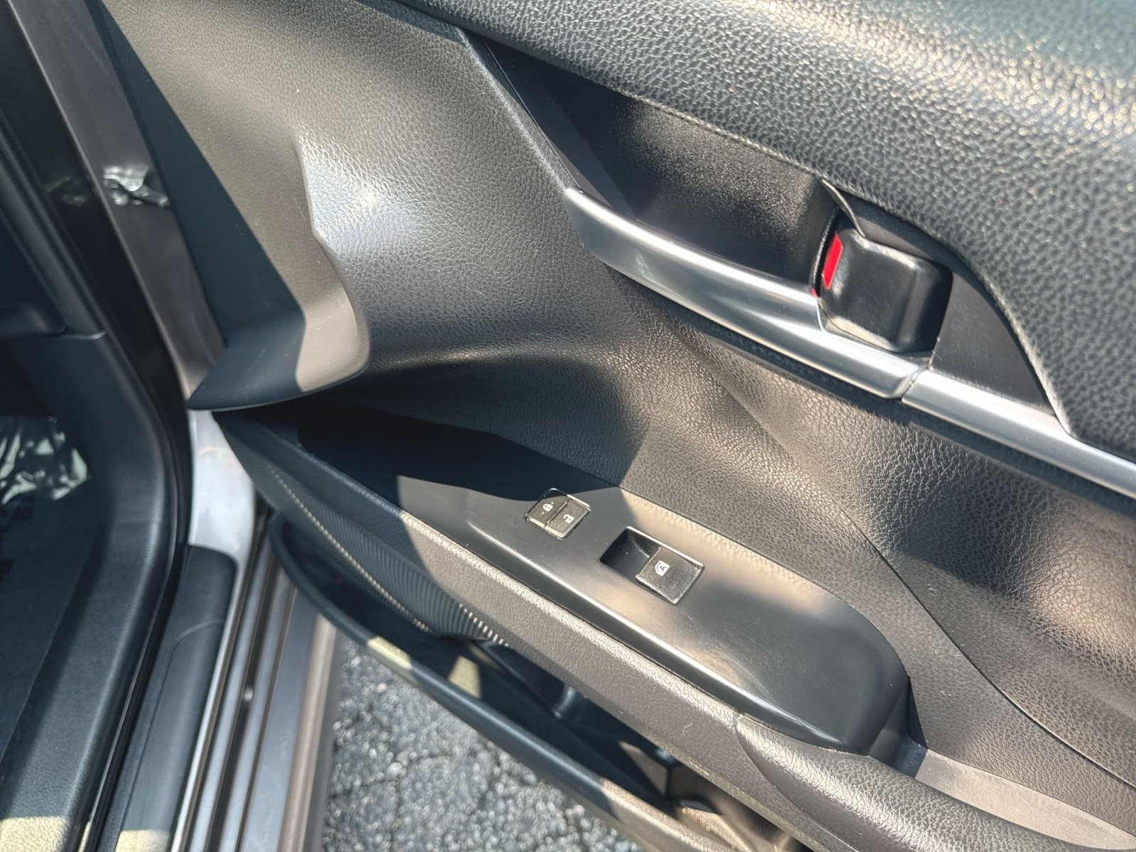 Used 2019 Toyota Camry SE FWD image 35