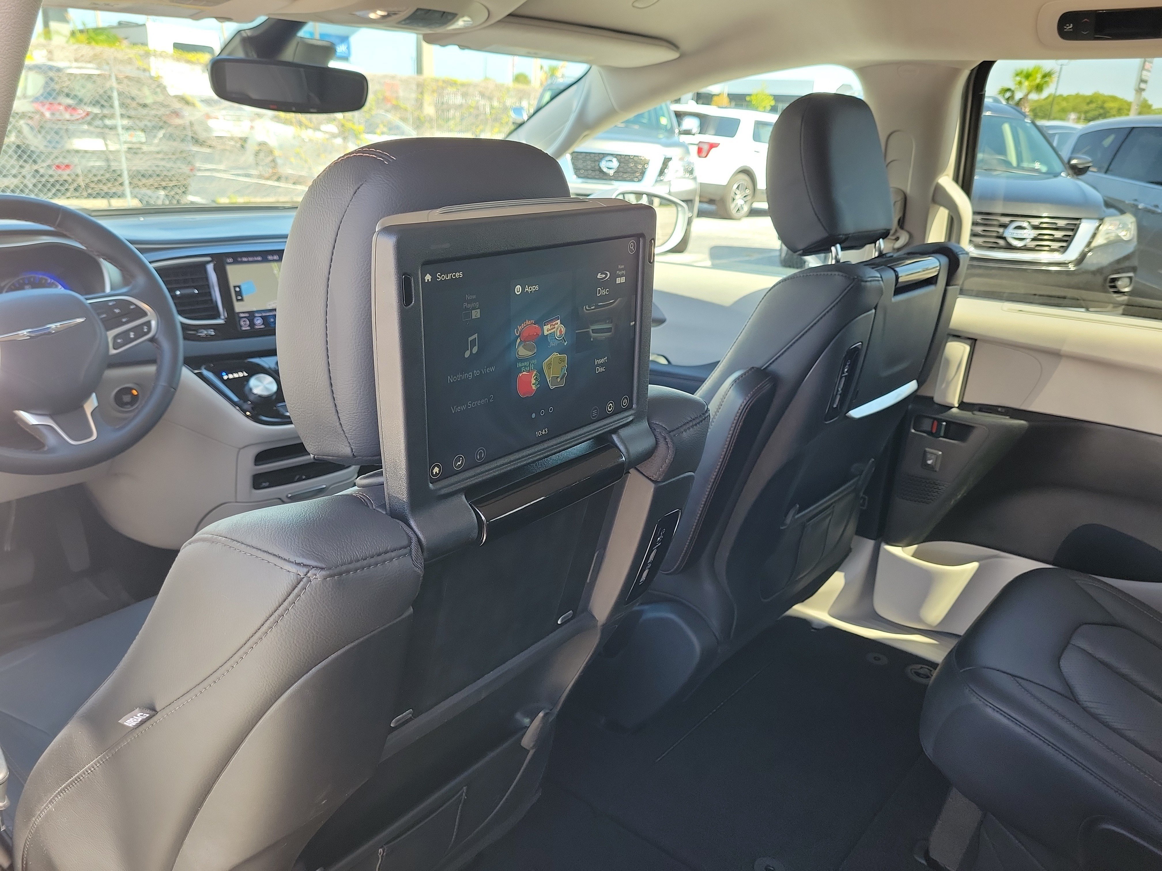 Used 2020 Chrysler Pacifica Touring-L Plus w/ Advanced Safetytec Group FWD image 17