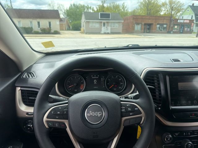 Used 2015 Jeep Cherokee Latitude w/ Cold Weather Group FWD image 33