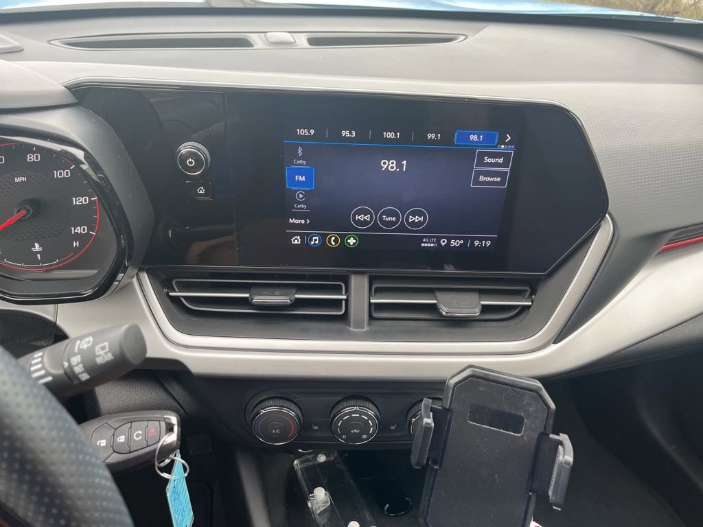 Used 2024 Chevrolet Trax RS w/ Sunroof Package image 8